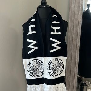 White claw scarf